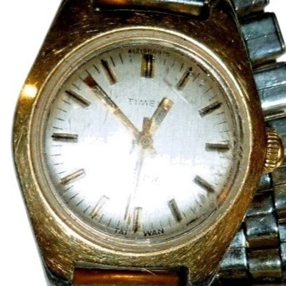 Vintage Timex Ladies Watch Gold Tone Expansion Band 4121906979 Taiwan